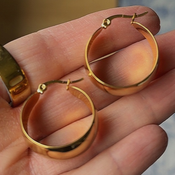 Stainless Steel Gold Chunky Hoop Earrings with High-Shine Finish - Picture 8 of 9